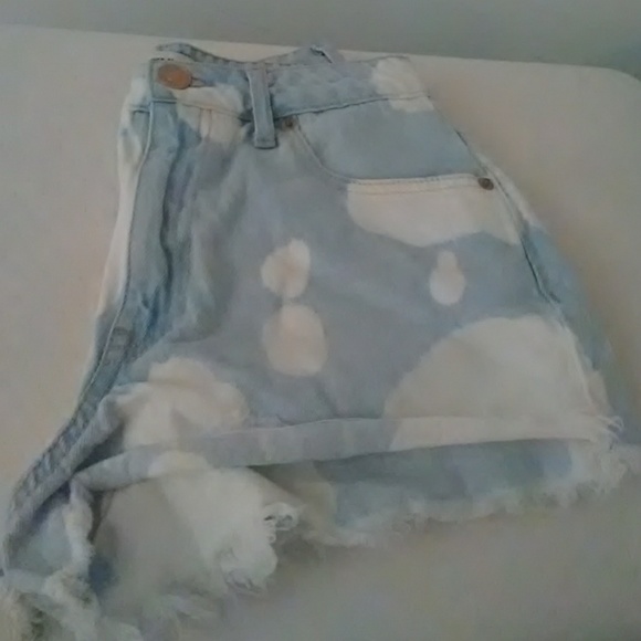 Shorts - Picture 3 of 3